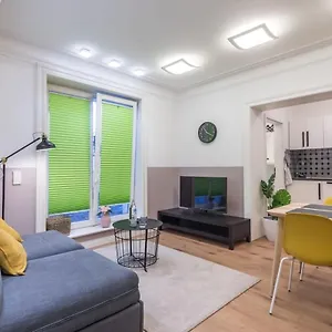 Apartment Charming In Prime Location